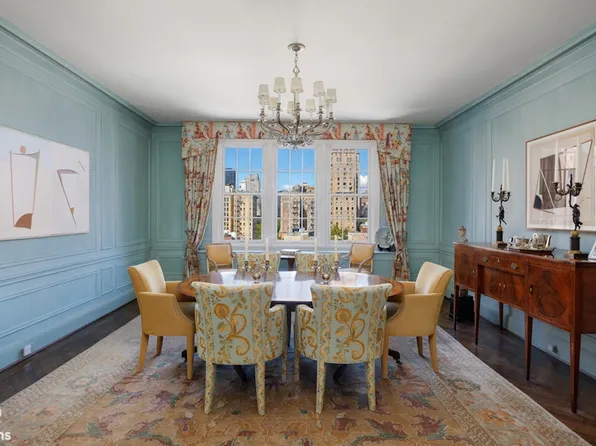 580 Park Avenue image 2 of 15