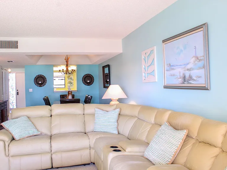 3939 Ocean Dr — Photo 3