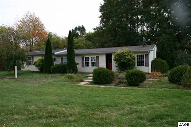 4037 E Grand River Rd photo 1