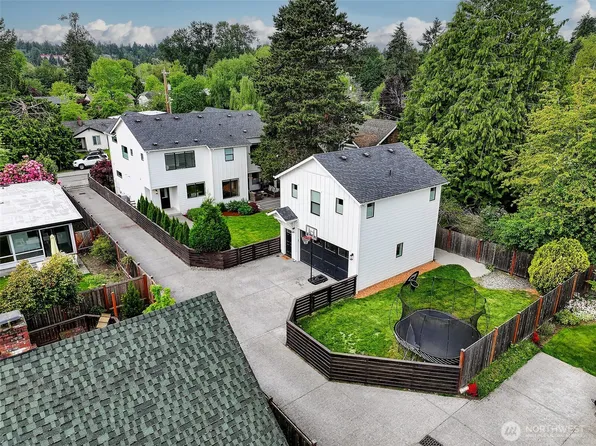 10702 39th Avenue NE, Seattle, WA 98125