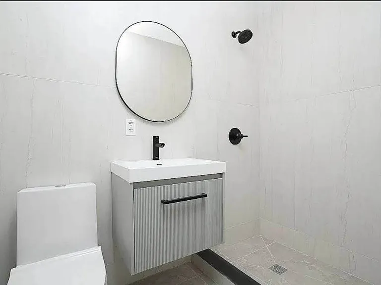 70 Greenpoint Ave #4R — Photo 7