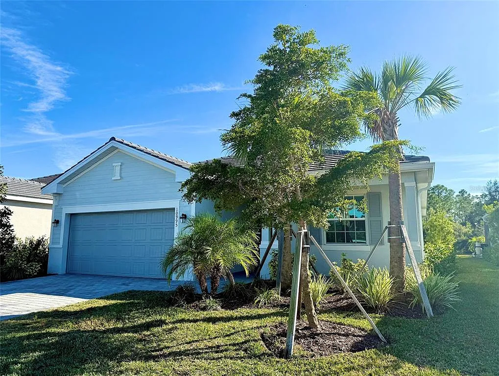 3 bed, 3.0 bath, 1855 sqft, $2,700 — Photo 2