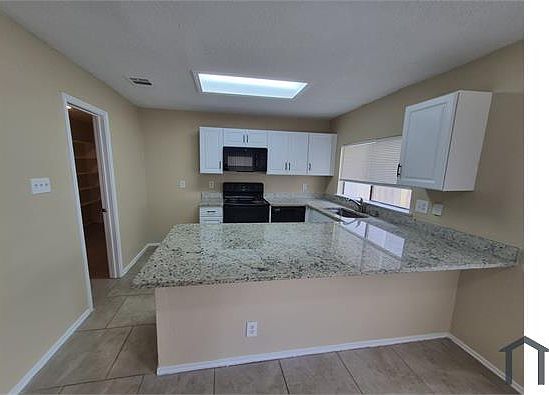 4th image of 8469 Maple Ridge Dr