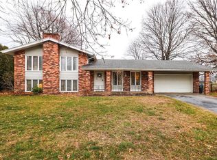 99 Heritage Cir, Rochester, NY 14615