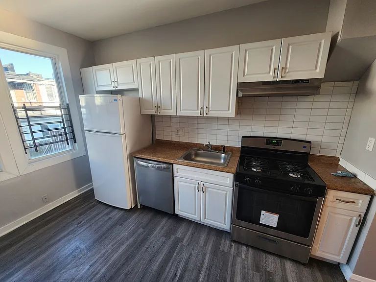 429 N Glover St — Photo 6