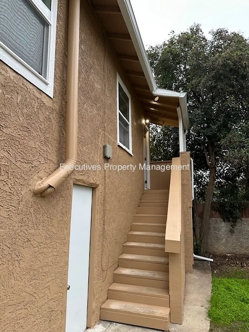 2324 Q St #B photo 1