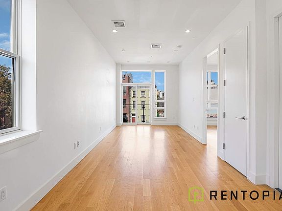 2nd image of 820 Dekalb Ave #2C