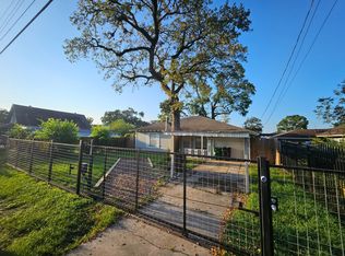 112 Melbourne St, Houston, TX 77022