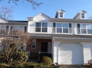 33 Maple Ln, Mount Arlington, NJ 07856