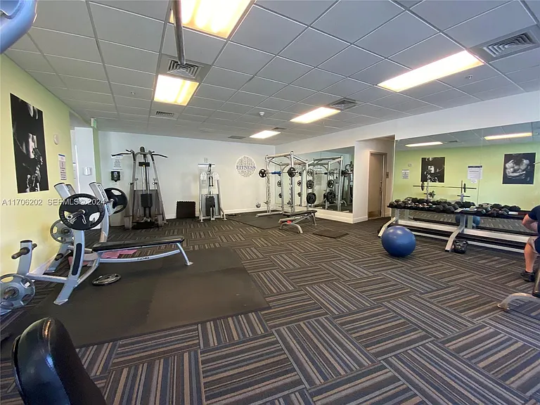 1750 N Bayshore Dr #15F — Photo 9
