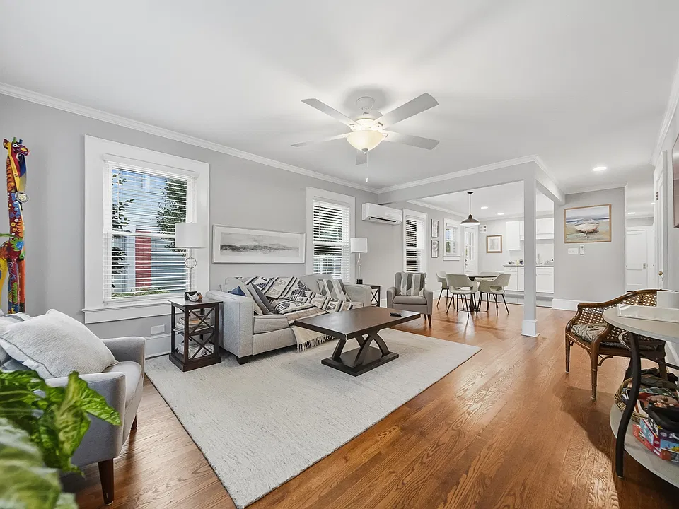 209 S King St #2