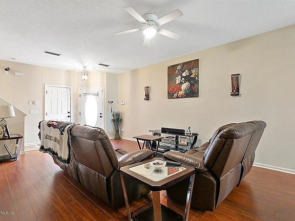 3rd image of 6839 Misty View Dr