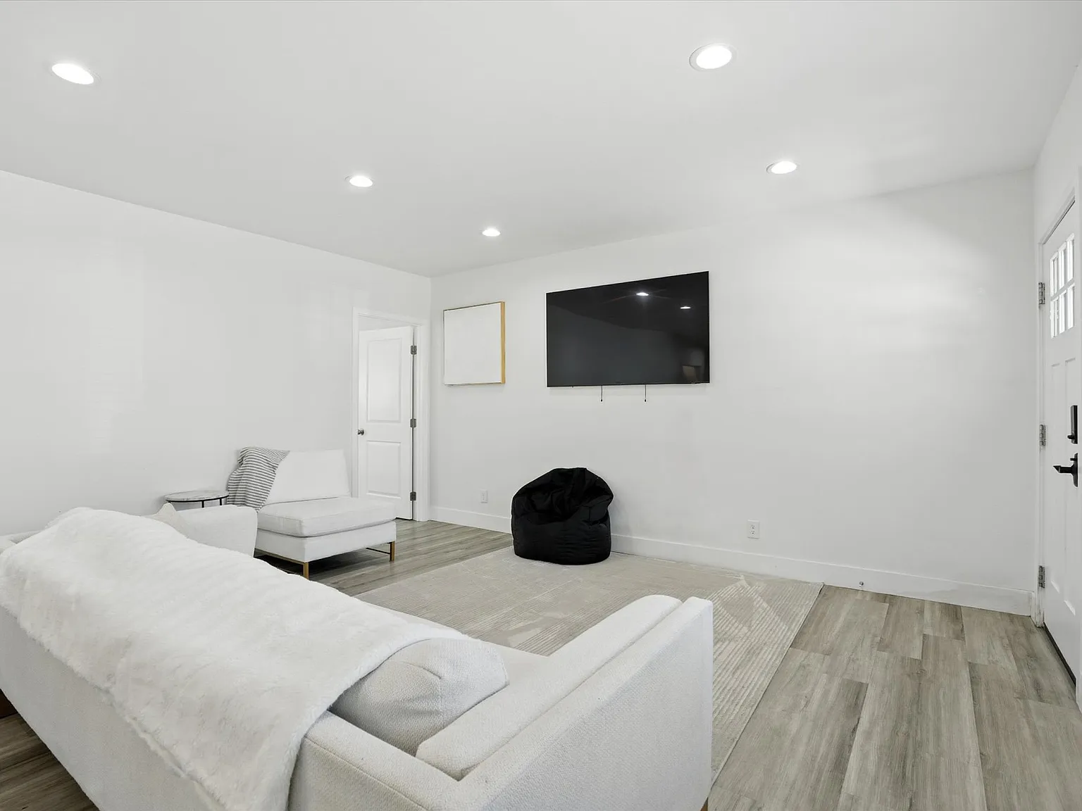 2134 Santa Fe Ave — Photo 3