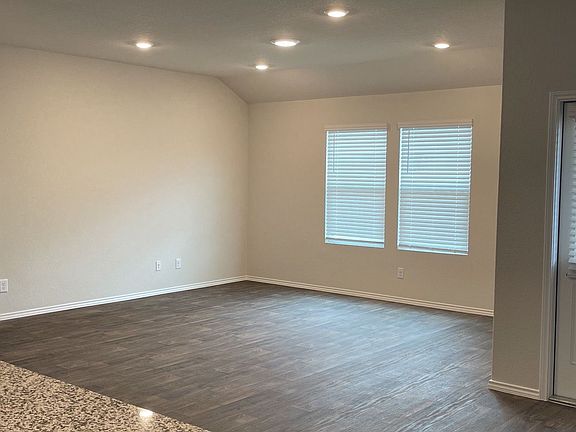 5th image of 869 Armadillo Dr