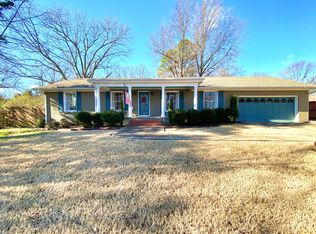 2023 N Austin Dr, Fayetteville, AR 72703