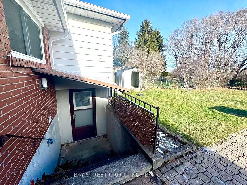 Ajax House for rent - 5 Bedrooms — photo 18