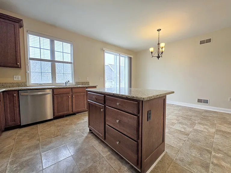 214 Sagamore Hl — Photo 10