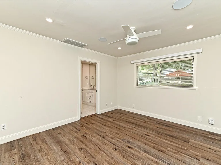 2709 49 1/2 St — Photo 16