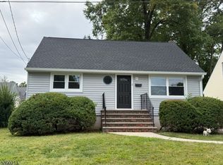2 Walnut St, Lake Hiawatha, NJ 07034