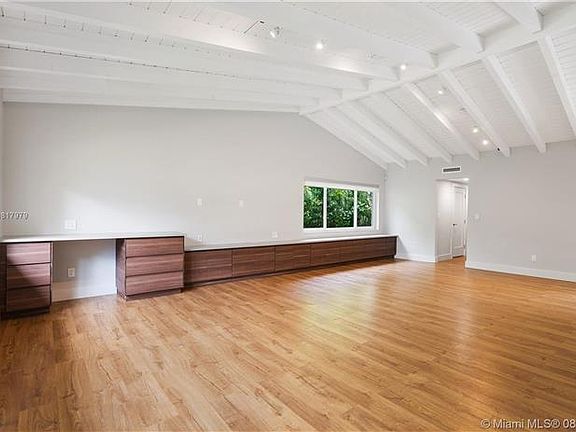 2nd image of 921 Ortega Ave