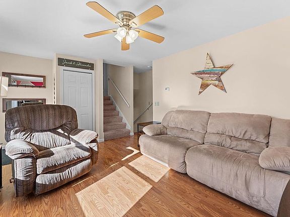 3rd image of 6657 Wendell Way