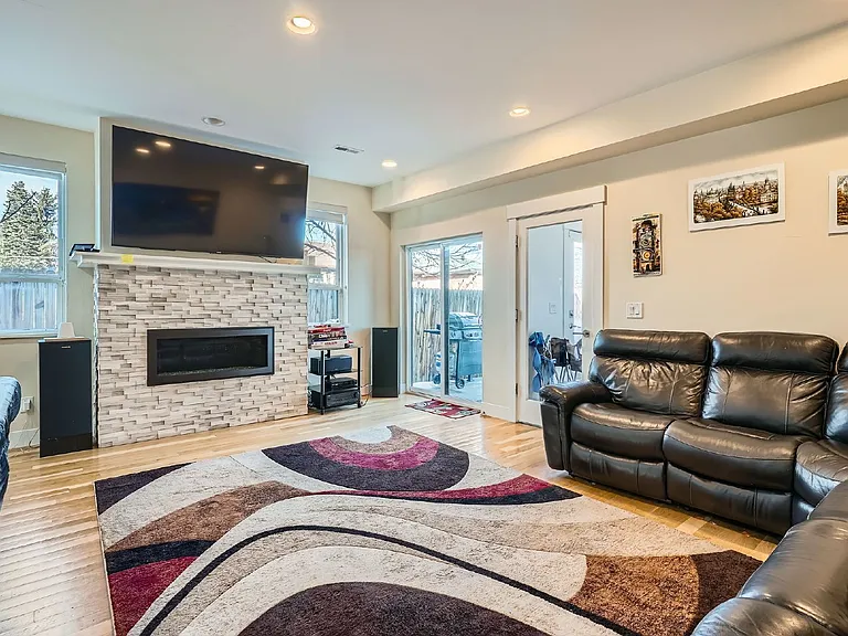 2142 Julian St — Photo 4
