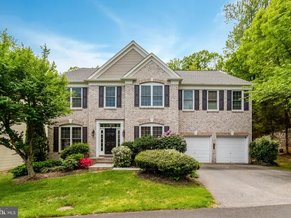 8061 Paper Birch Dr, Lorton, VA 22079