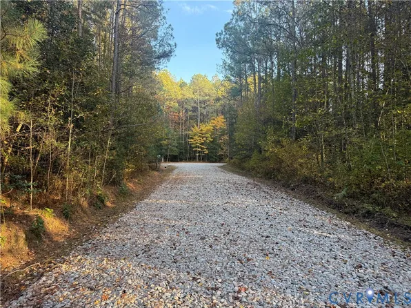 Hollyfield Ln, Disputanta, VA 23842