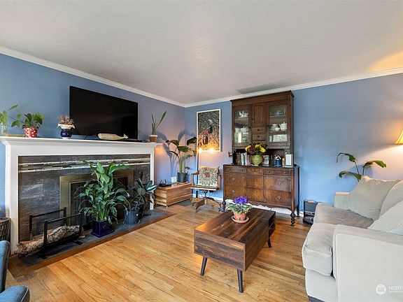 5th image of 1103 N Rainier Avenue