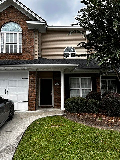 1st image of 702 Kendal Ct #1