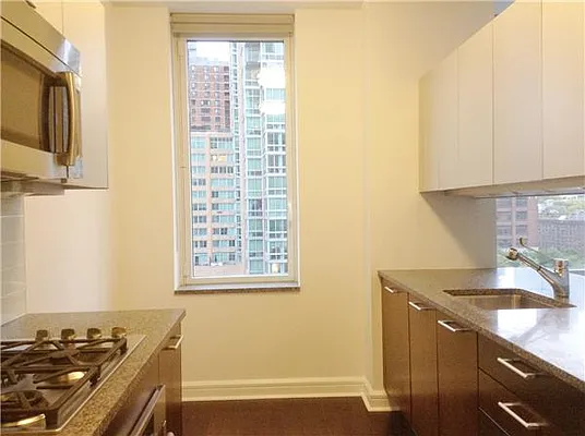 Rented by R New York | media 35