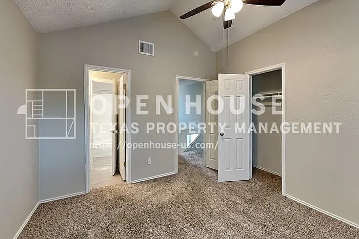 219 Cutting Horse Ln — Photo 12