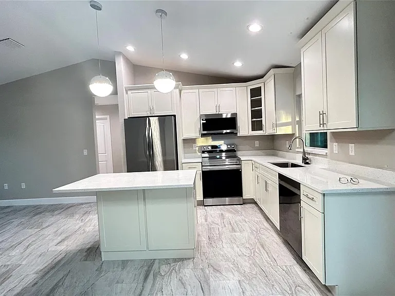 3255 Thurston Ave — Photo 15