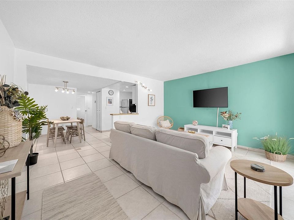 1st image of 2345 NE 135th St APT 303