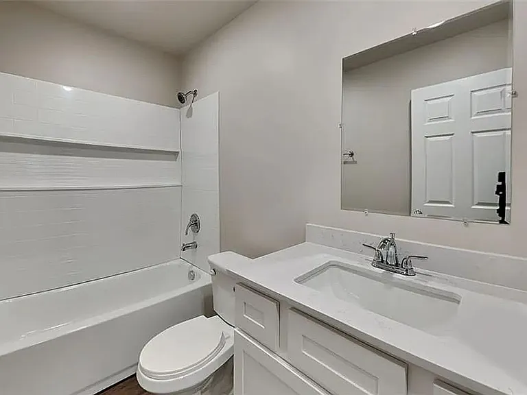 1104 Ashton Ln — Photo 16