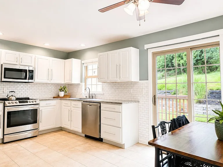 250 The Pines Dr — Photo 6