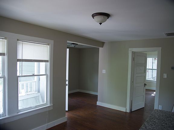3rd image of 4612 McKinney St