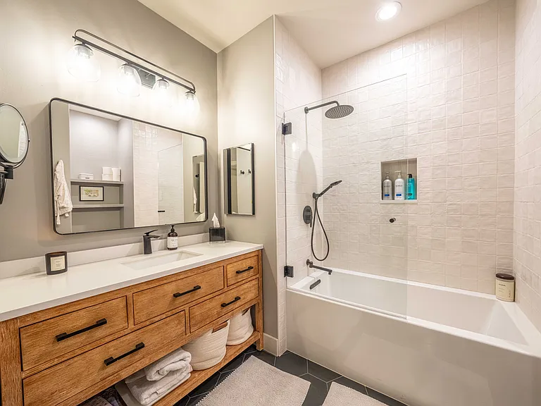 Downstairs full bath
