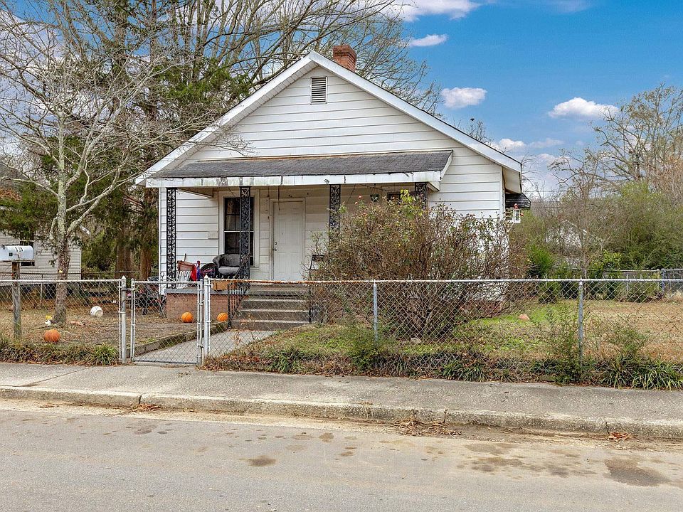 2nd image of 137 Pine St