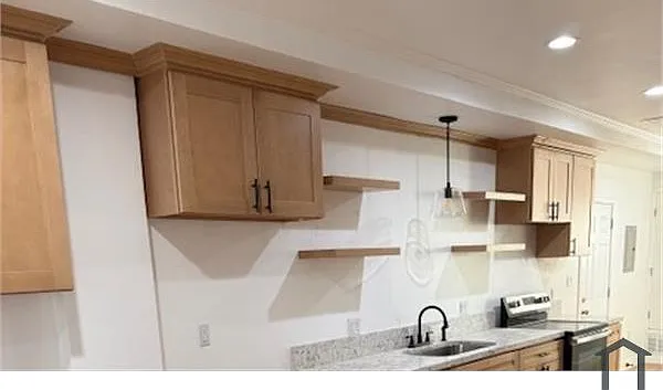 1706 S Western Ave — Photo 5