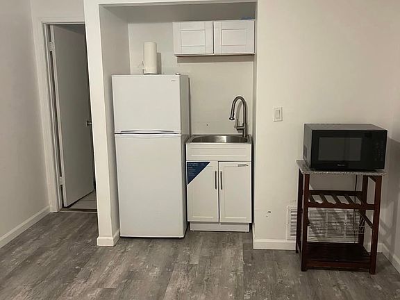 3rd image of 9430 Glade Ave #3