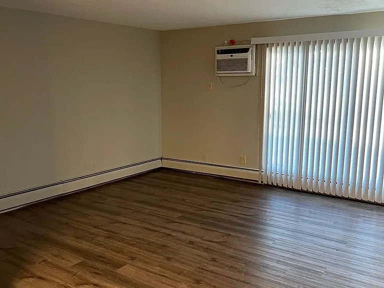 Cedar Avenue Apartments — Photo 34