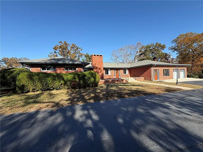 1530 Lost Mountain Rd — Photo 1