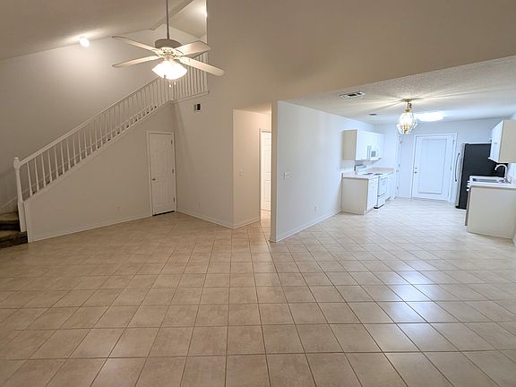 2nd image of 864 Dunwoody Pl #864
