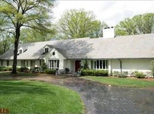 40 Overhills Dr, Saint Louis, MO 63124