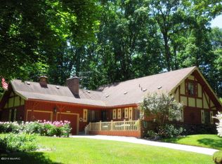 1350 Richwood Dr SE, Grand Rapids, MI 49508