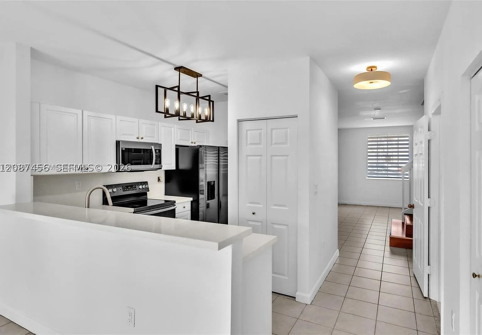 3 bed, 2.5 bath, 1169 sqft, $2,000 — Photo 2