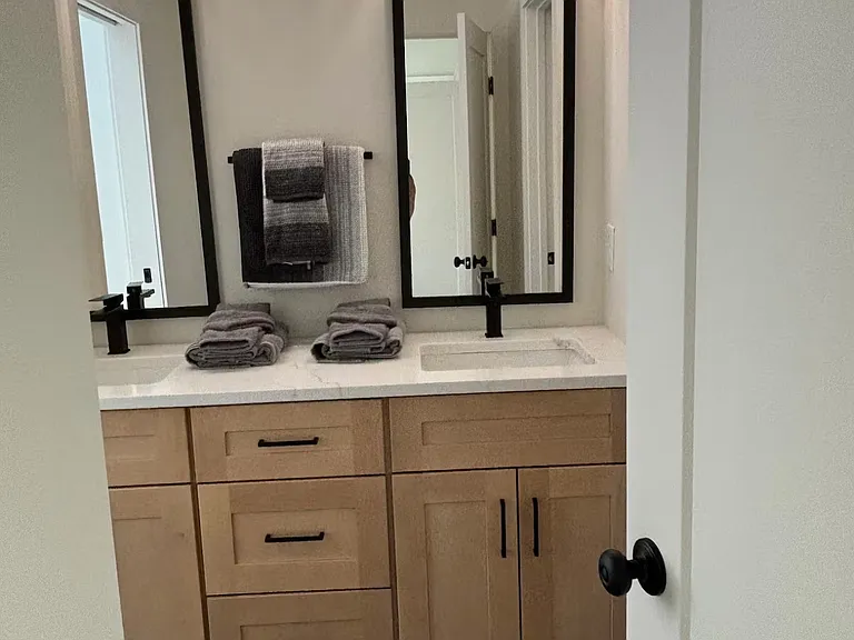 Jack & Jill bathroom (connecting) two sinks