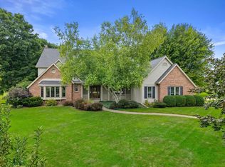 11803 N Lantern Ln, Mequon, WI 53092