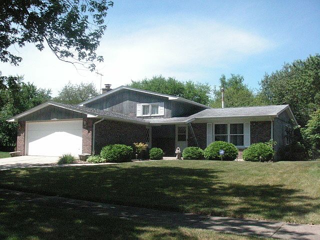 1st image of 23016 Lakeshore Dr